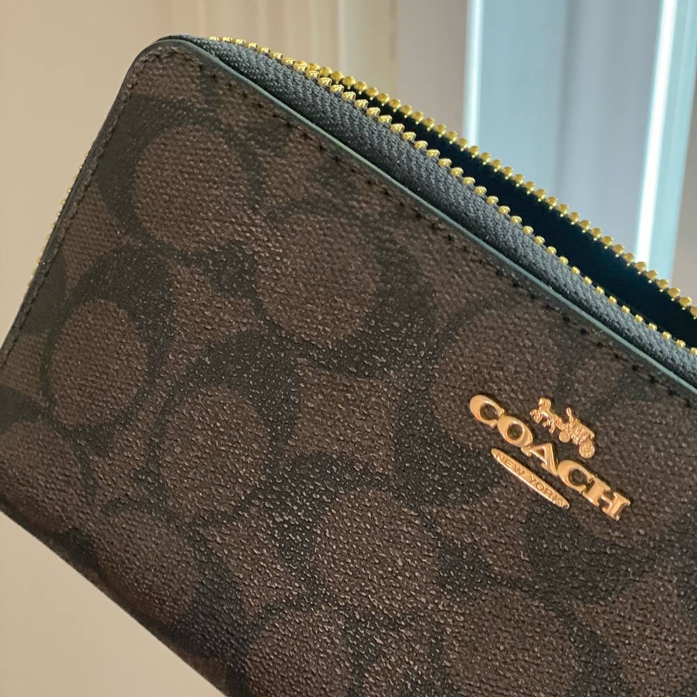 Coach Wallet - Picture 4 of 8